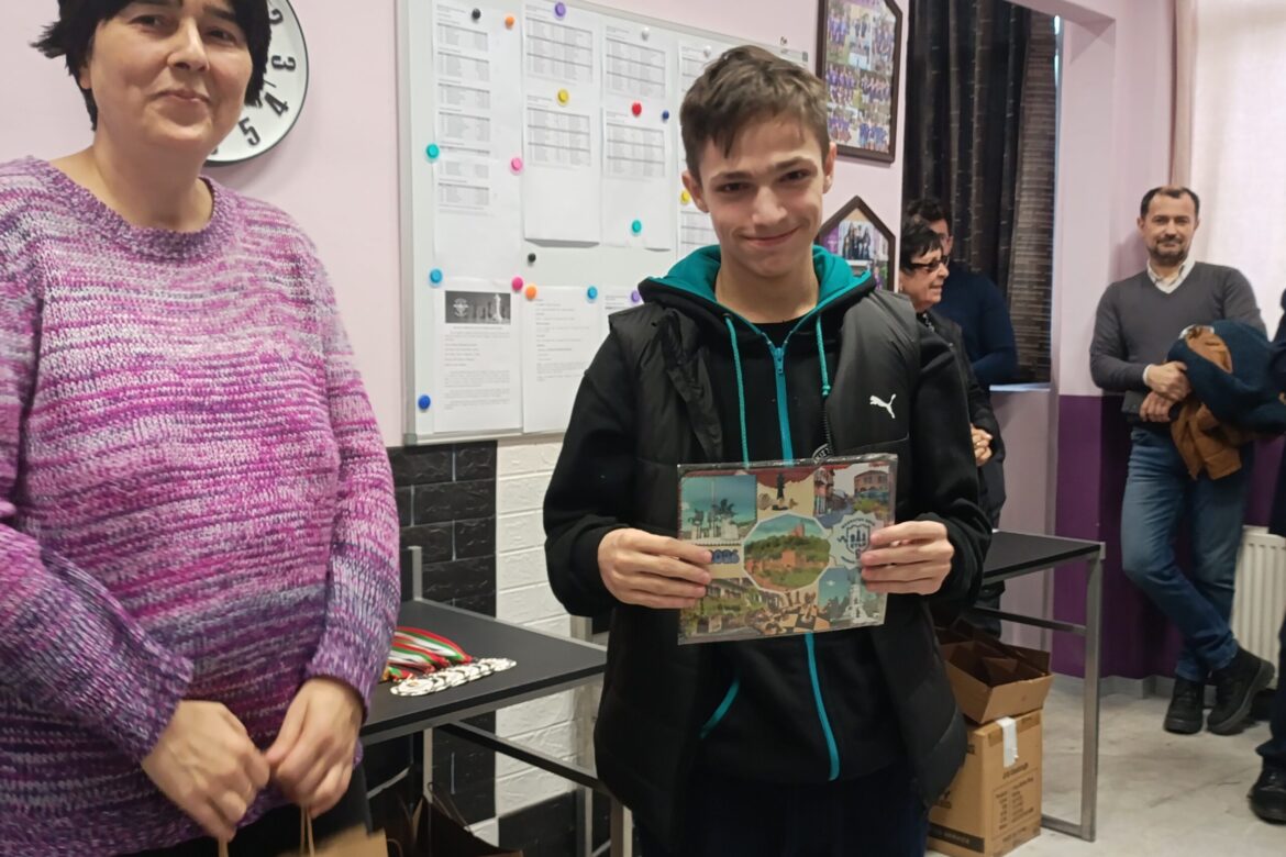 Απονομές - Γιώργος Μανταζής